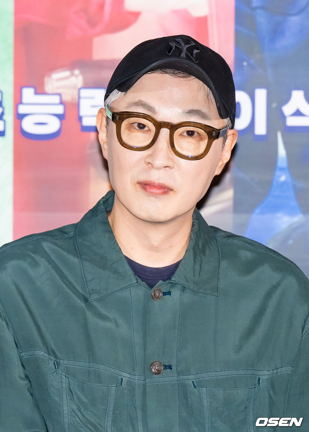 26일 오후 서울 용산아이파크몰 내 CGV 용산에서 영화 '하이파이브'(감독 강형철) 언론시사회가 진행됐다.배우 이재인과 안재홍, 라미란 등이 출연하는 영화 '하이파이브'는 장기이식으로 우연히 각기 다른 초능력을 얻게 된 다섯 명이 그들의 능력을 탐하는 자들과 만나 벌어지는 이야기를 그린 코믹 액션 활극으로 오는 30일 개봉된다.강형철 감독이 질문을 듣고 있다. 2025.05.26 / soul1014@osen.co.kr