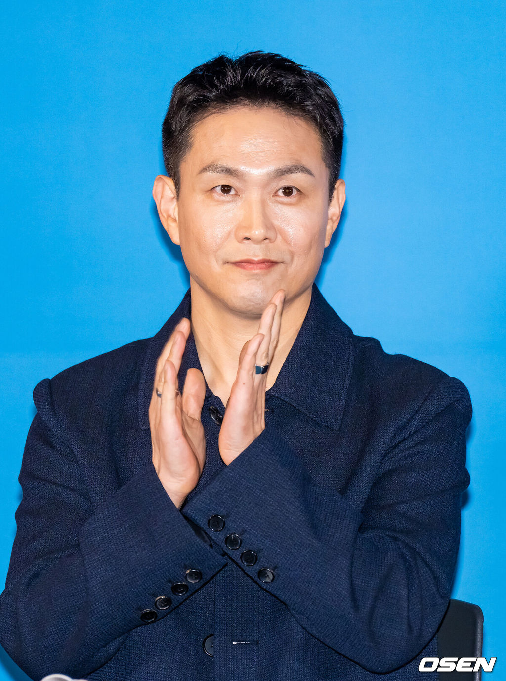 26일 오후 서울 용산아이파크몰 내 CGV 용산에서 영화 '하이파이브'(감독 강형철) 언론시사회가 진행됐다.배우 이재인과 안재홍, 라미란 등이 출연하는 영화 '하이파이브'는 장기이식으로 우연히 각기 다른 초능력을 얻게 된 다섯 명이 그들의 능력을 탐하는 자들과 만나 벌어지는 이야기를 그린 코믹 액션 활극으로 오는 30일 개봉된다.배우 오정세가 박수를 치고 있다. 2025.05.26 / soul1014@osen.co.kr