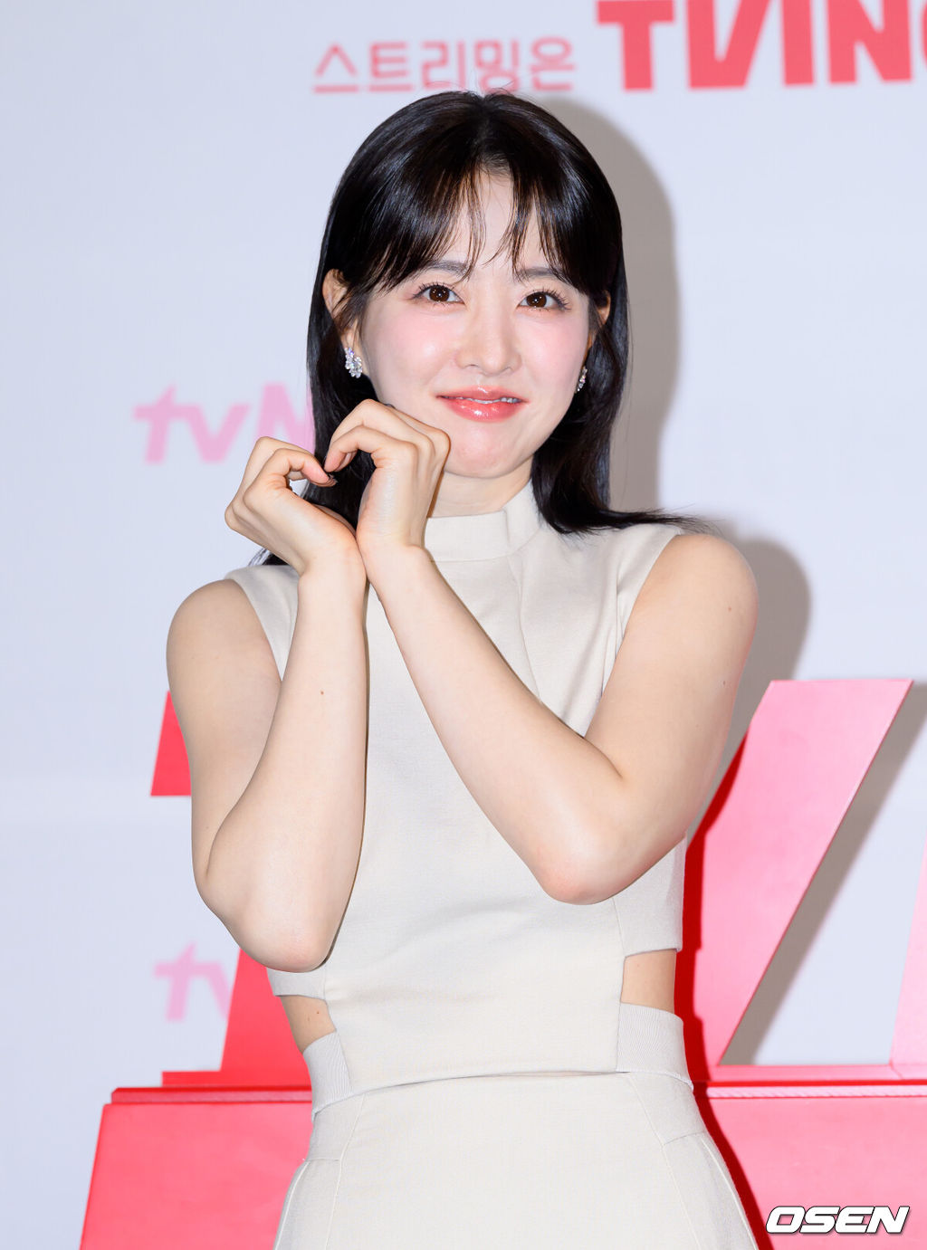 21일 오후 서울 CGV영등포에서 tvN 새 토일드라마 '미지의 서울' 제작발표회가 열렸다.‘미지의 서울’은 얼굴 빼고 모든 게 다른 쌍둥이 자매가 인생을 맞바꾸는 거짓말로 진짜 사랑과 인생을 찾아가는 로맨틱 성장 드라마로 오는 24일(토) 밤 9시 20분에 첫 방송된다.배우 박보영이 포토타임을 가지고 있다. 2025.05.21 /sunday@osen.co.kr