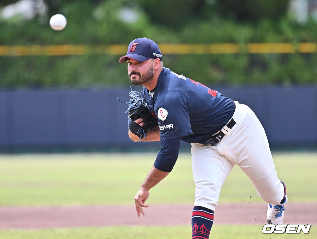 21일 경산 삼성라이온즈볼파크에서 2025 KBO 퓨처스리그 삼성 라이온즈와 롯데 자이언츠의 경기가 열렸다. 홈팀 삼성은 최예한이, 방문팀 롯데는 감보아가 선발 출전했다. 롯데 자이언츠 새 외국인 투수 감보아가 선발로 출전해 역투하고 있다. 2025.05.21 / foto0307@osen.co.kr