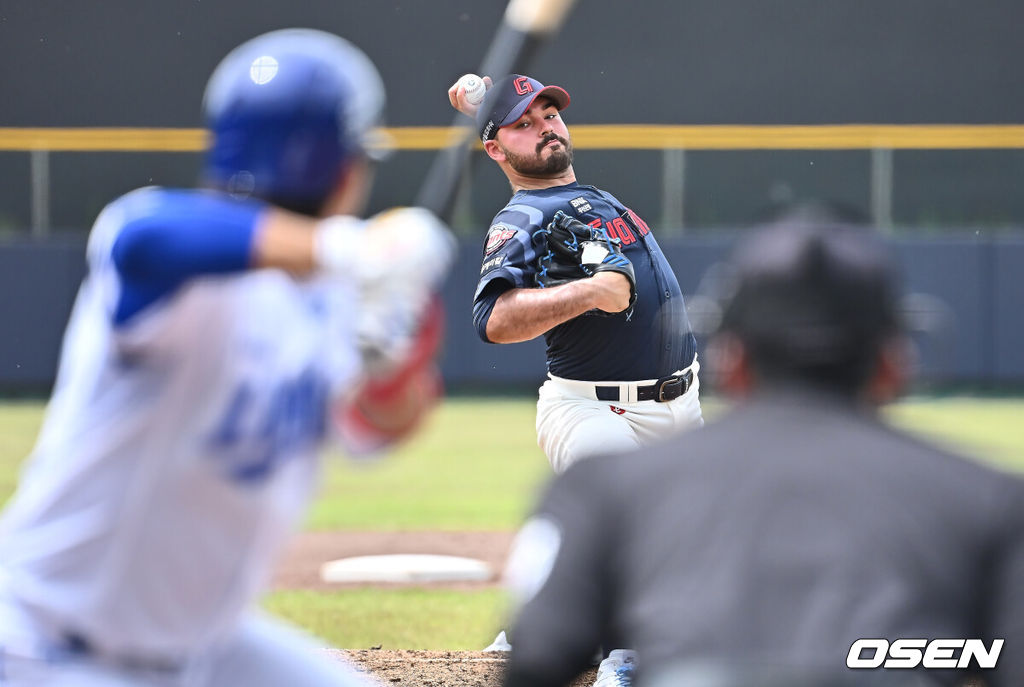 21일 경산 삼성라이온즈볼파크에서 2025 KBO 퓨처스리그 삼성 라이온즈와 롯데 자이언츠의 경기가 열렸다. 홈팀 삼성은 최예한이, 방문팀 롯데는 감보아가 선발 출전했다. 롯데 자이언츠 새 외국인 투수 감보아가 선발로 출전해 역투하고 있다. 2025.05.21 / foto0307@osen.co.kr