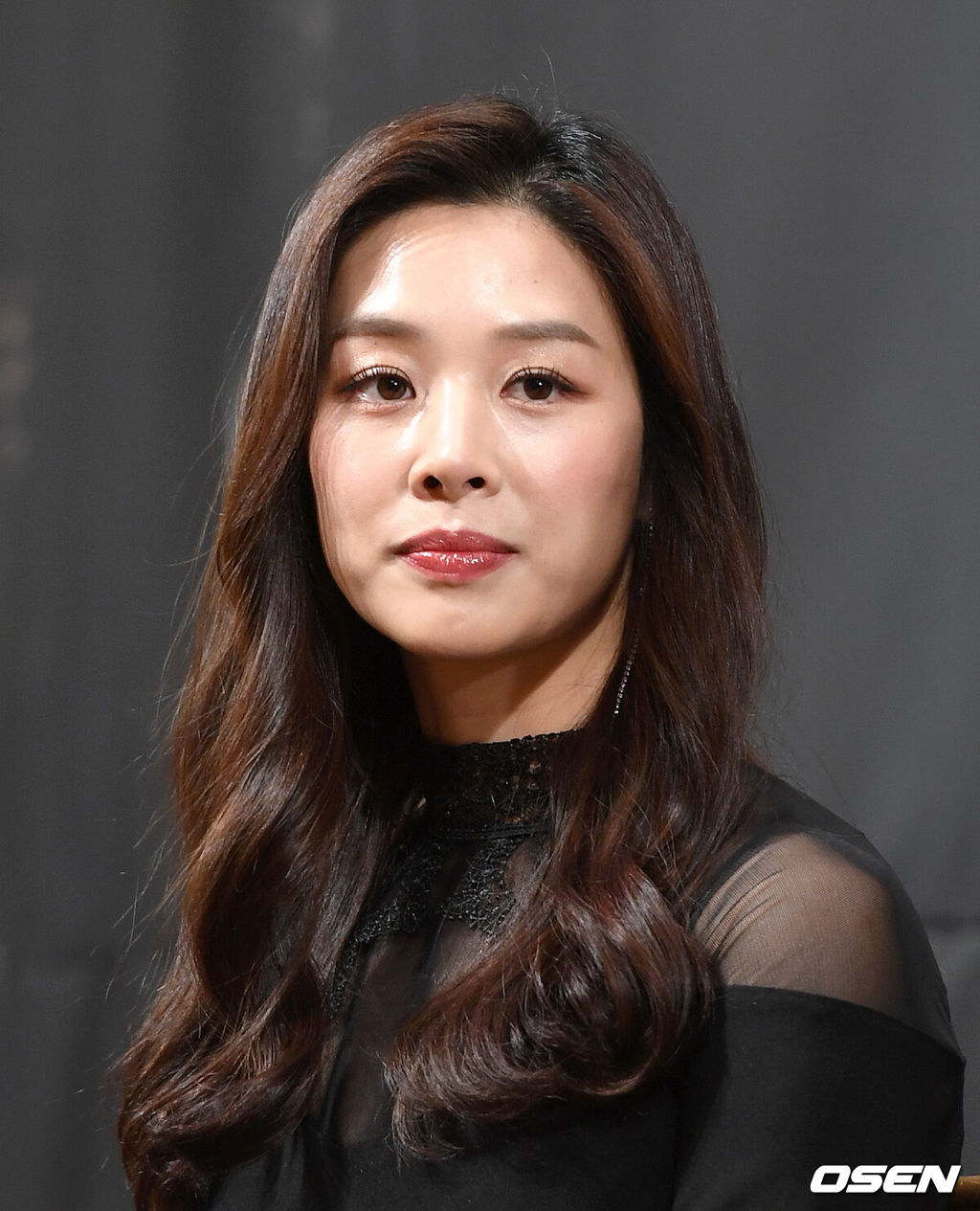 24일 오후 서울 강남구 임피리얼팰리스서울에서 TV CHOSUN 특별기획 '바벨' 제작발표회가 열렸다.배우 장신영이 취재진의 질문을 듣고 있다./sunday@osen.co.kr