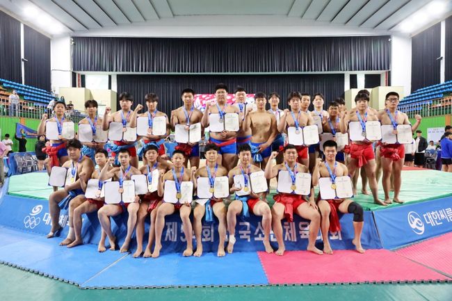 대구시가 ‘제54회 전국소년체육대회’ 씨름 종목 15세이하부 개인전에서 세 체급을 석권했다. / 대구시