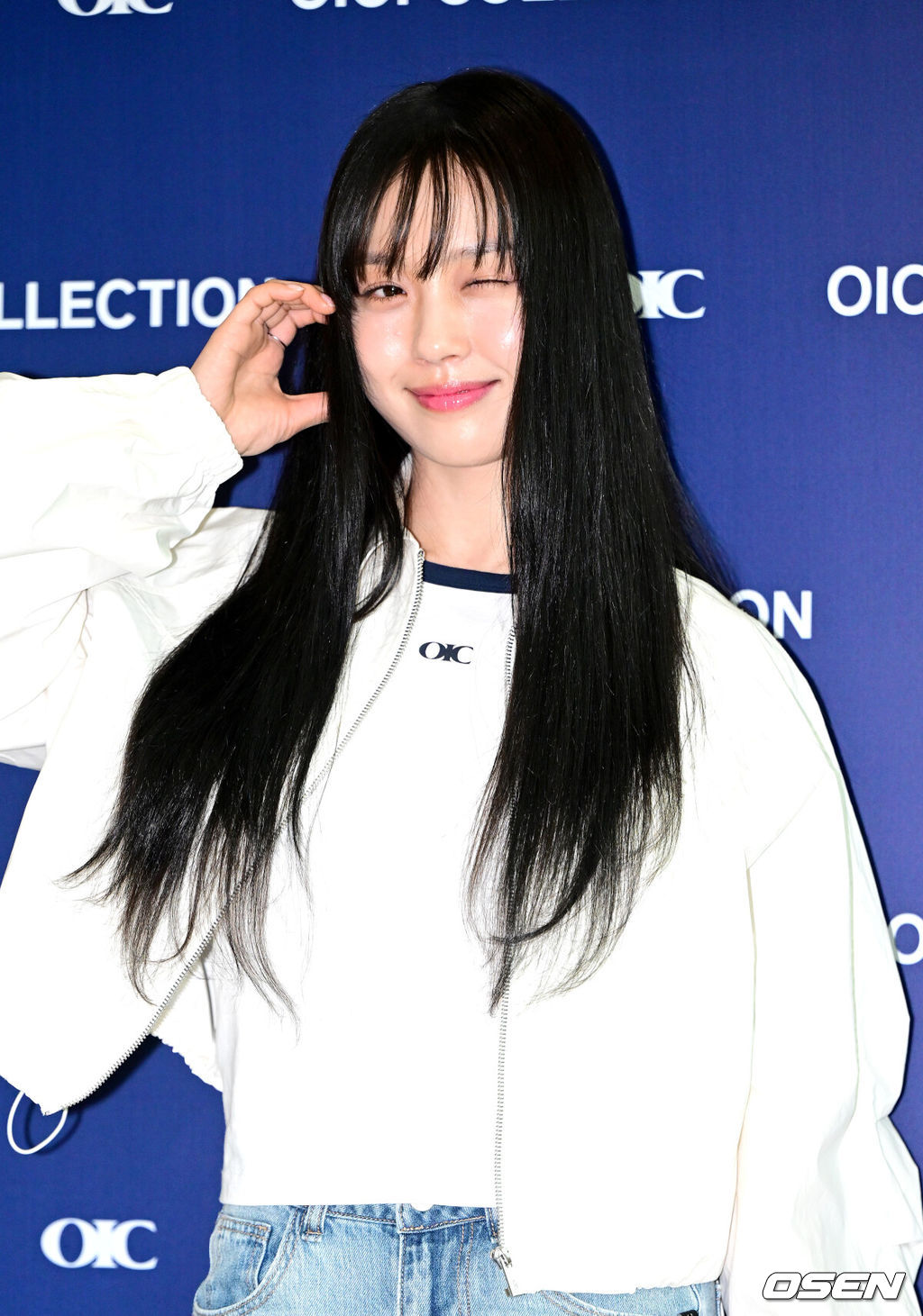 18일 오전 서울 여의도 더현대 서울에서 한 패션 브랜드의 팝업 스토어 론칭 이벤트가 열렸다.이날 행사에는 배우 고민시가 참석해 자리를 빛냈다.고민시가 포토타임을 하고 있다. 2025.03.18 / dreamer@osen.co.kr
