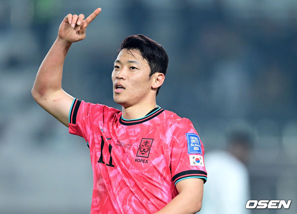 대한민국 대표팀이 홈에서 오만에 1-1로 비겼다. 홍명보(56) 감독이 이끄는 한국 축구 대표팀은 20일 오후 8시 고양종합운동장에서 열린 2026 국제축구연맹(FIFA) 북중미 월드컵 아시아지역 3차 예선 B조 7차전 오만과 맞대결을 치러 1-1로 비겼다. 전반 한국 황희찬이 선제골에 기뻐하고 있다. 2025.03.20 / dreamer@osen.co.kr