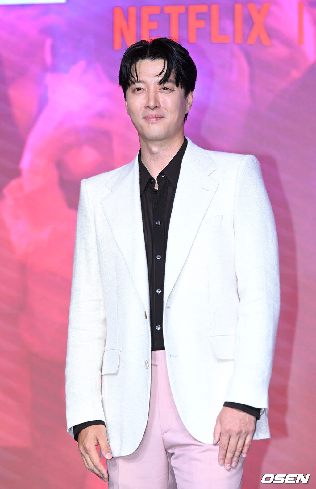 26일 오전 서울 마포구 호텔 나루 서울 엠갤러리에서 넷플릭스 오리지널 시리즈 ‘셀러브리티’ 제작발표회가 열렸다. 배우 이동건이 포토타임을 가지고 있다. 2023.06.26 /sunday@osen.co.kr