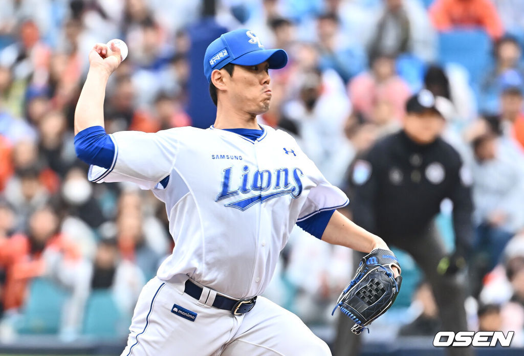 5일 대구삼성라이온즈파크에서 2025 신한 SOL 뱅크 KBO 리그 삼성 라이온즈와 한화 이글스의 경기가 열렸다. 홈팀 삼성은 이승현이, 방문팀 한화는 류현진이 선발 출전했다. 삼성 라이온즈 김재윤이 역투하고 있다. 2025.04.05 / foto0307@osen.co.kr