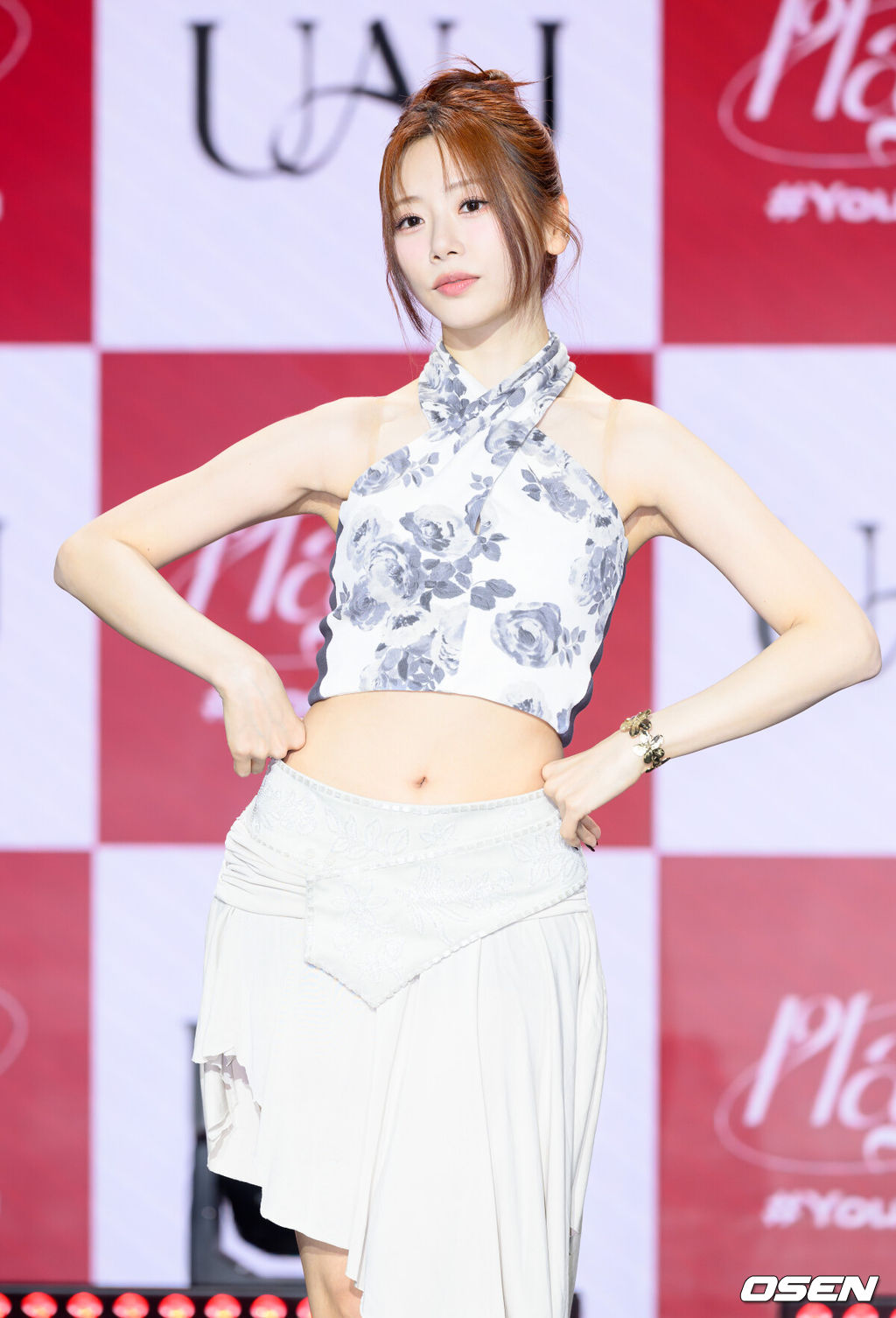 28일 오후 서울 강남구 일지아트홀에서 그룹 유아유(UAU) 첫 번째 미니앨범 'Playlist #You Are You(플레이리스트 # 유 아 유)' 쇼케이스가 열렸다.지유, 수아, 유현으로 이루어진 드림캐쳐의 첫 유닛 유아유는 '유 아 유(You Are You)'의 동음이의어로 '너는 너야'라는 의미를 담고 있다.유아유 지유가 포토타임을 가지고 있다. 2025.05.28 /sunday@osen.co.kr