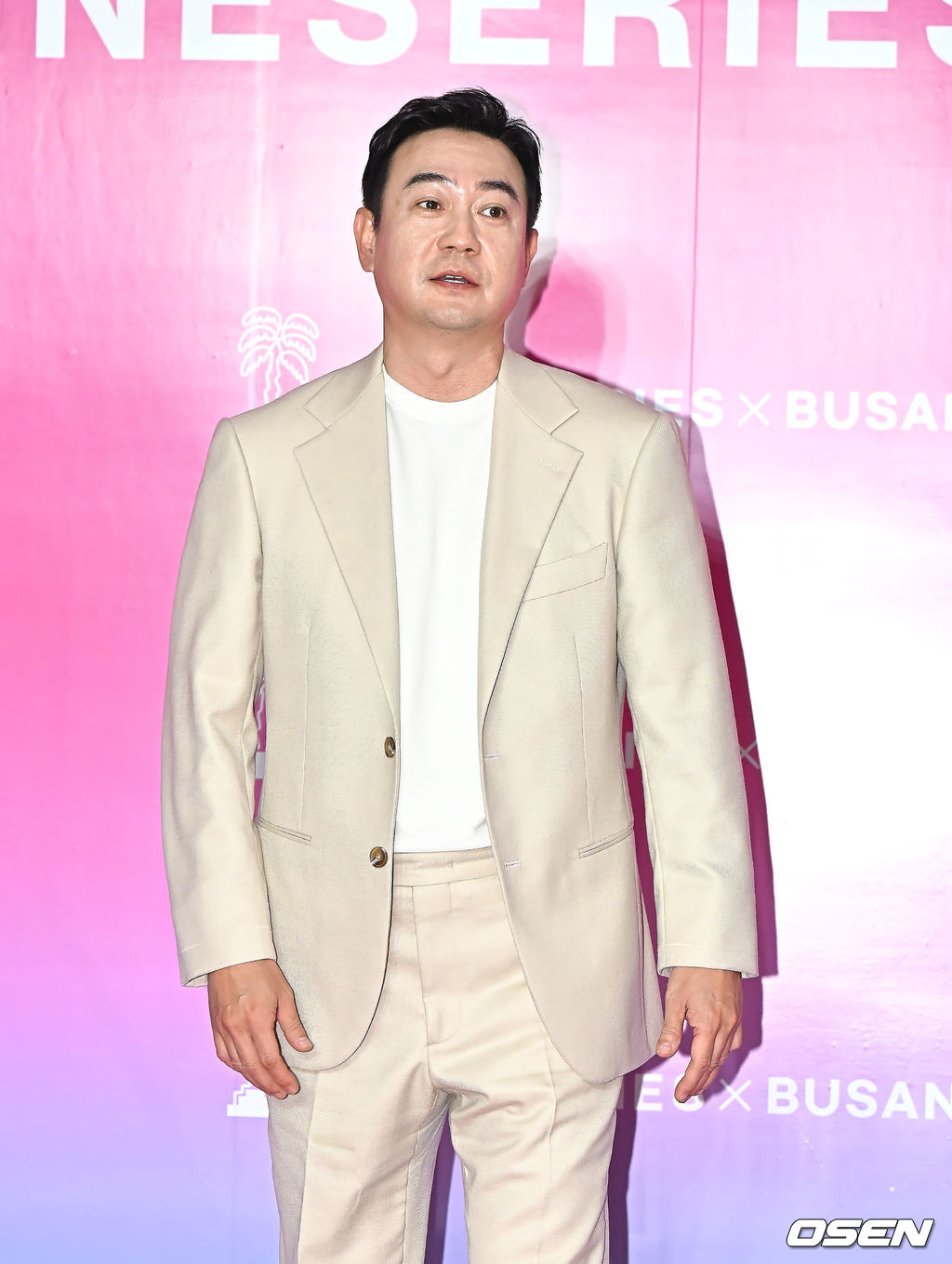 박용우, 중후한 포즈