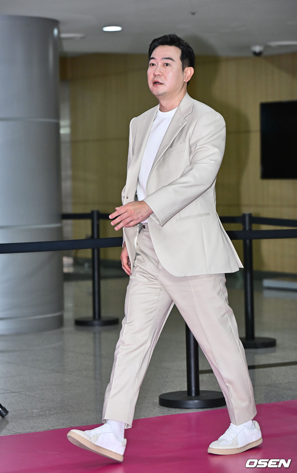 박용우, 중후한 걸음걸이