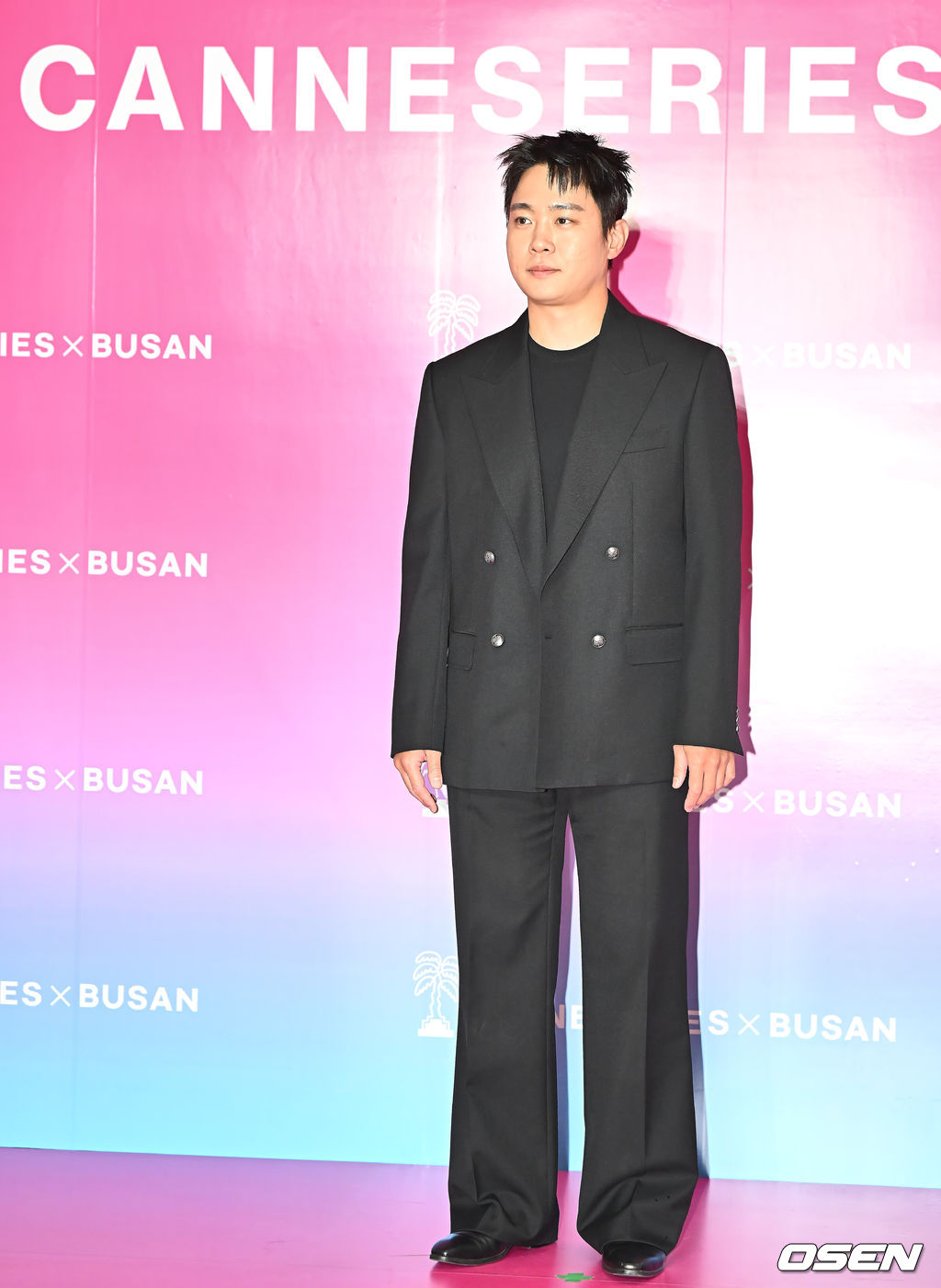 배우 김동영, 시크하게