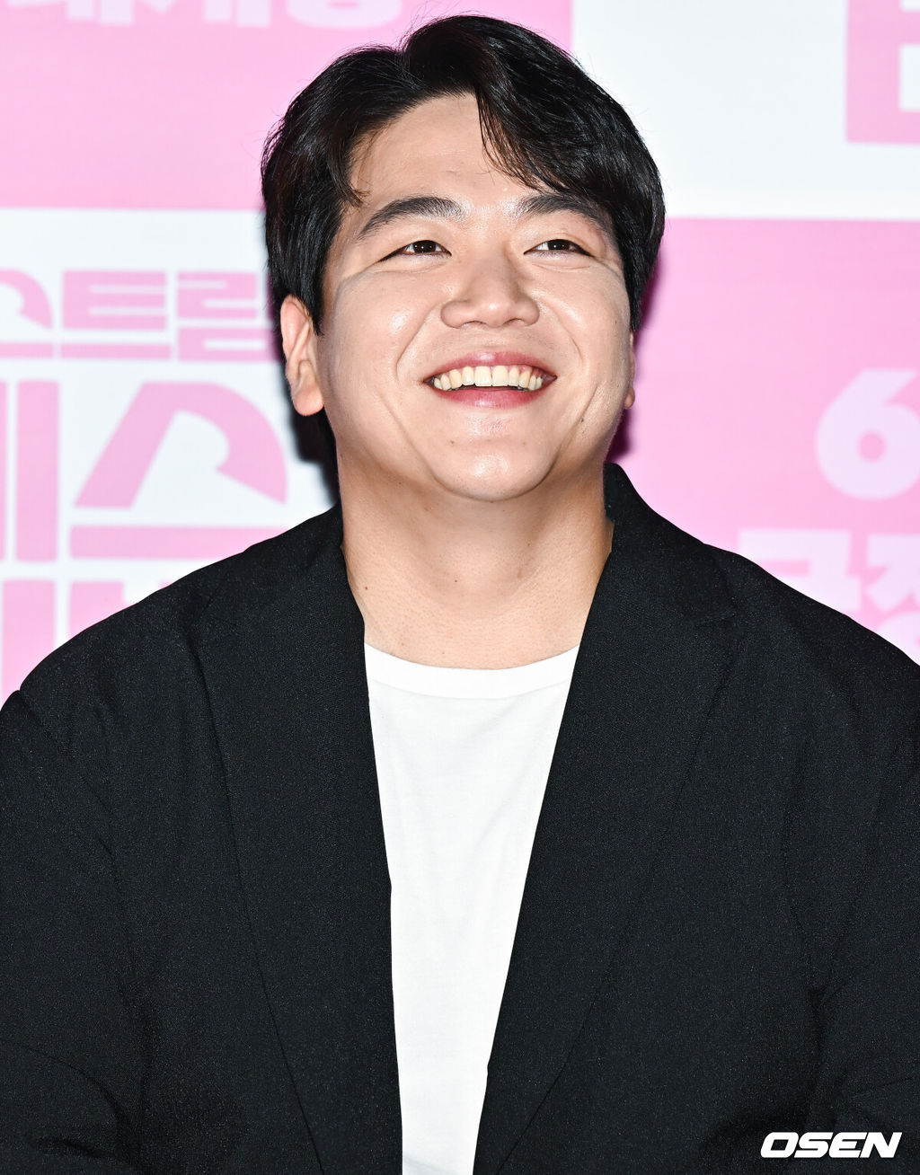 30일 오후 서울 용산아이파크몰 내 용산 CGV에서 영화 ‘익스트림 페스티벌’(김홍기 감독) 언론시사회가 진행됐다.영화 ‘익스트림 페스티벌’은 망하기 일보 직전 지역 축제를 무사히 개최하기 위해 고군분투하는 스타트업 청년들의 이야기를 그린다.배우 박강섭이 미소 짓고 있다.  2023.05.30 / soul1014@osen.co.kr