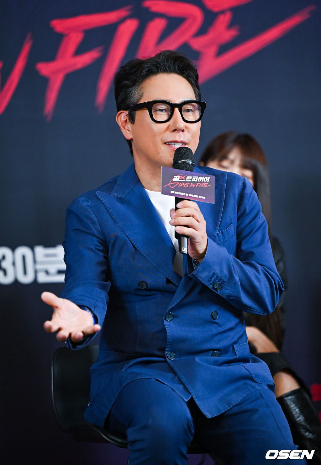 16일 서울 상암 스탠포드 호텔 코리아에서 JTBC 여성 보컬 그룹 결성 오디션 프로그램 '걸스 온 파이어' 제작발표회가 진행됐다.'걸스 온 파이어'는 개성 넘치는 보컬 실력자들이 모여 'NEW K-POP' 여성 보컬 그룹의 탄생을 그리는 JTBC의 신규 오디션 프로그램으로 단독 MC 장도연과 윤종신, 개코, 선우정아, 정은지, 영케이, 킹키  탄탄한 6인의 프로듀서가 이날 행사에 참석했다. 윤종신이 질문에 답하고 있다.  2024.04.16 / soul1014@osen.co.kr