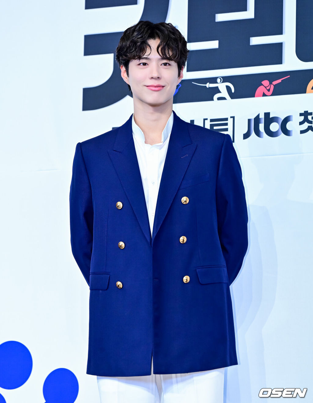 29일 오후 서울 구로구 신도림동 더링크서울 트리뷰트 포트폴리오 호텔에서 JTBC 새 토일드라마 ‘굿보이’ 제작발표회가 열렸다.‘굿보이’는 특채로 경찰이 된 전직 국가대표들이 메달 대신 경찰 신분증을 목에 걸고, 비양심과 반칙이 판치는 세상에 맞서는 코믹 액션 청춘 수사극. 박보검, 김소현, 이상이, 허성태, 태원석은 강력범죄 대응을 위한 특수팀으로 뭉쳐 각자의 주특기를 무기삼아 이 땅에 정의로운 ‘룰’을 알릴 예정이다.배우 박보검이 포토타임을 하고 있다. 2025.05.29 /jpnews@osen.co.kr