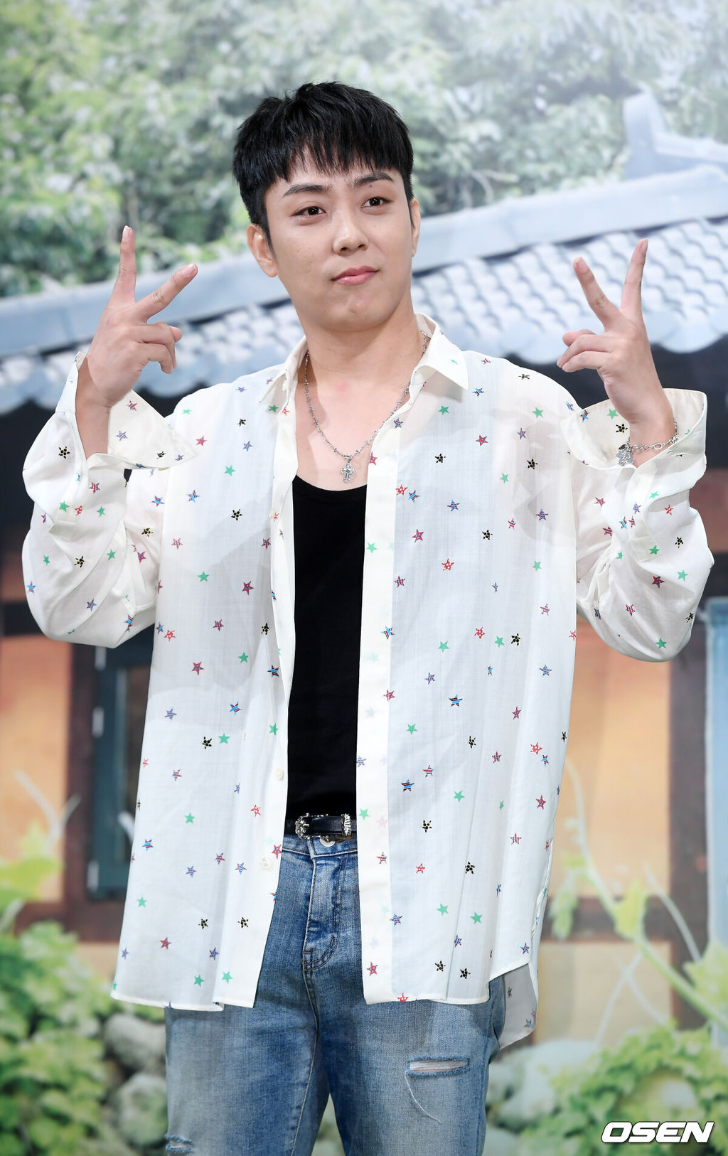 2일 오후 서울 강남구 논현동 임피리얼 팰리스 서울에서 MBN 신규 예능 프로그램 ‘자연스럽게’ 제작발표회가 열렸다.은지원이 무대 위로 입장하며 포즈를 취하고 있다. /rumi@osen.co.kr