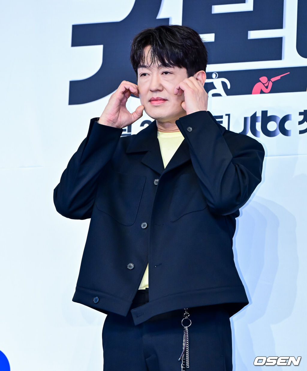 29일 오후 서울 구로구 신도림동 더링크서울 트리뷰트 포트폴리오 호텔에서 JTBC 새 토일드라마 ‘굿보이’ 제작발표회가 열렸다.‘굿보이’는 특채로 경찰이 된 전직 국가대표들이 메달 대신 경찰 신분증을 목에 걸고, 비양심과 반칙이 판치는 세상에 맞서는 코믹 액션 청춘 수사극. 박보검, 김소현, 이상이, 허성태, 태원석은 강력범죄 대응을 위한 특수팀으로 뭉쳐 각자의 주특기를 무기삼아 이 땅에 정의로운 ‘룰’을 알릴 예정이다.배우 허성태가 포토타임을 하고 있다. 2025.05.29 /jpnews@osen.co.kr