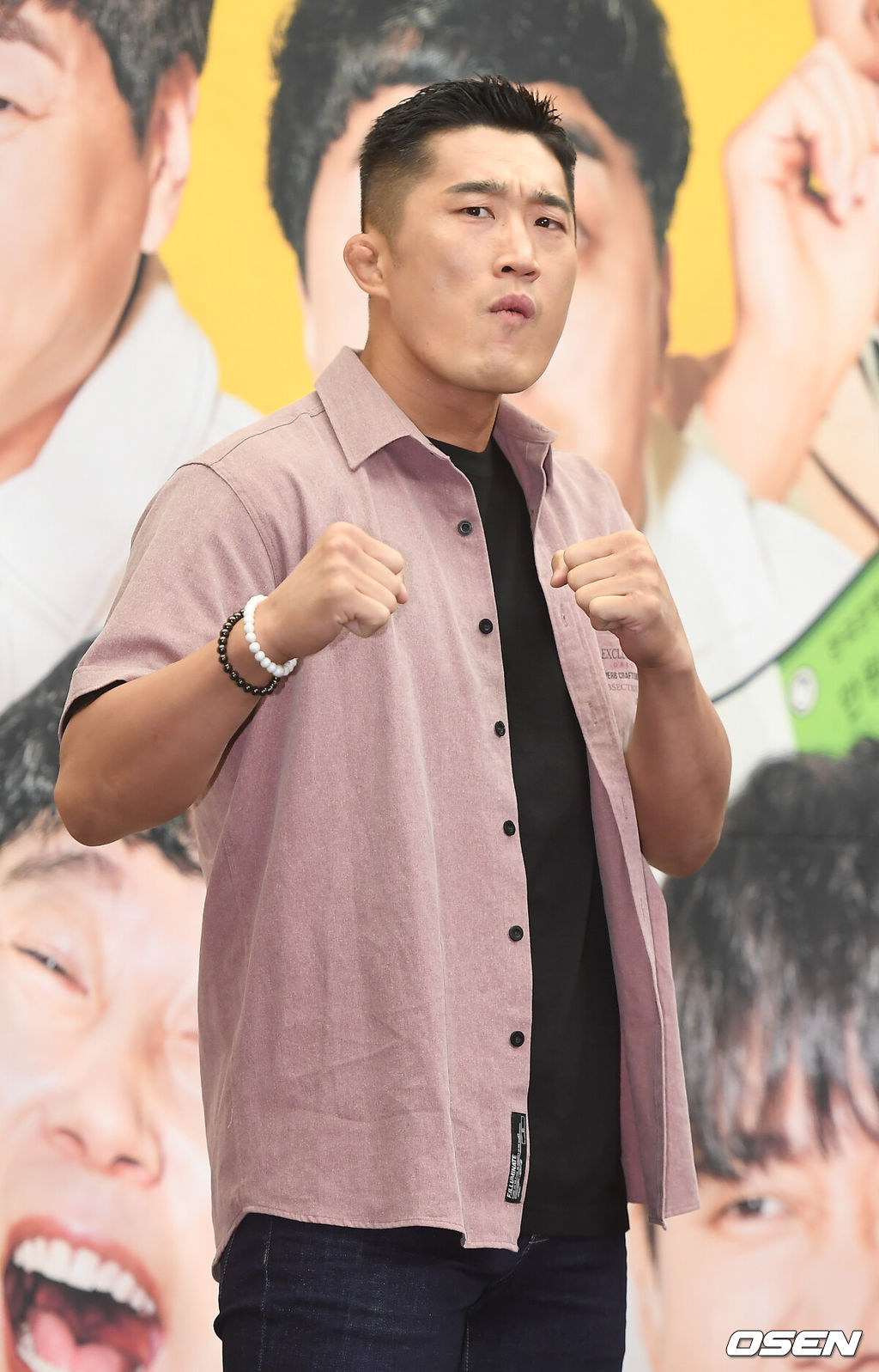 XtvN 새 예능 '플레이어' 제작발표회가 9일 오후 서울 마포구 스탠포드 호텔에서 진행됐다.김동현이 포토타임을 갖고 있다. /youngrae@osen.co.kr 