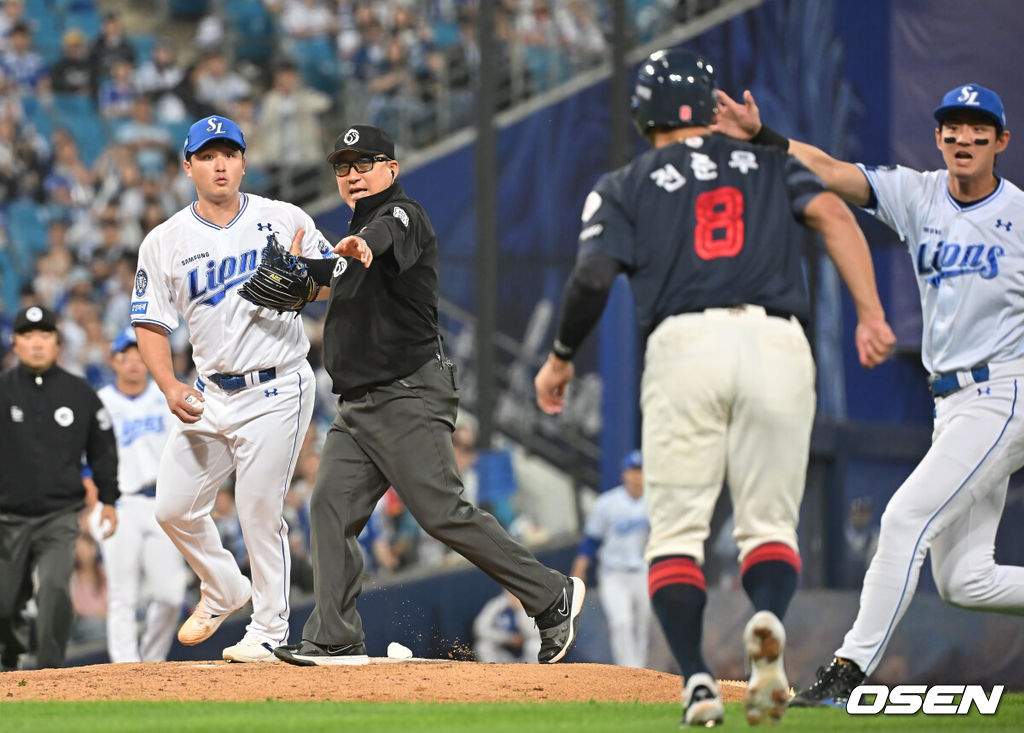 29일 대구삼성라이온즈파크에서 2025 신한 SOL 뱅크 KBO 리그 삼성 라이온즈와 롯데 자이언츠의 경기가 열렸다. 홈팀 삼성은 최원태가, 방문팀 롯데는 박세웅이 선발 출전했다. 5회초 2사 삼성 라이온즈 선발 투수 최원태와 투구에 맞은 롯데 자이언츠 전준우가 충돌하려 하자 구자욱과 심판이 말리고 있다. 2025.05.29 / foto0307@osen.co.kr