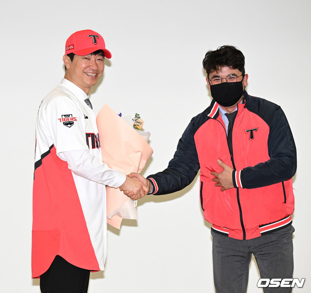 KIA 김종국 전 감독과 장정석 전 단장. 2022.01.06 /sunday@osen.co.kr
