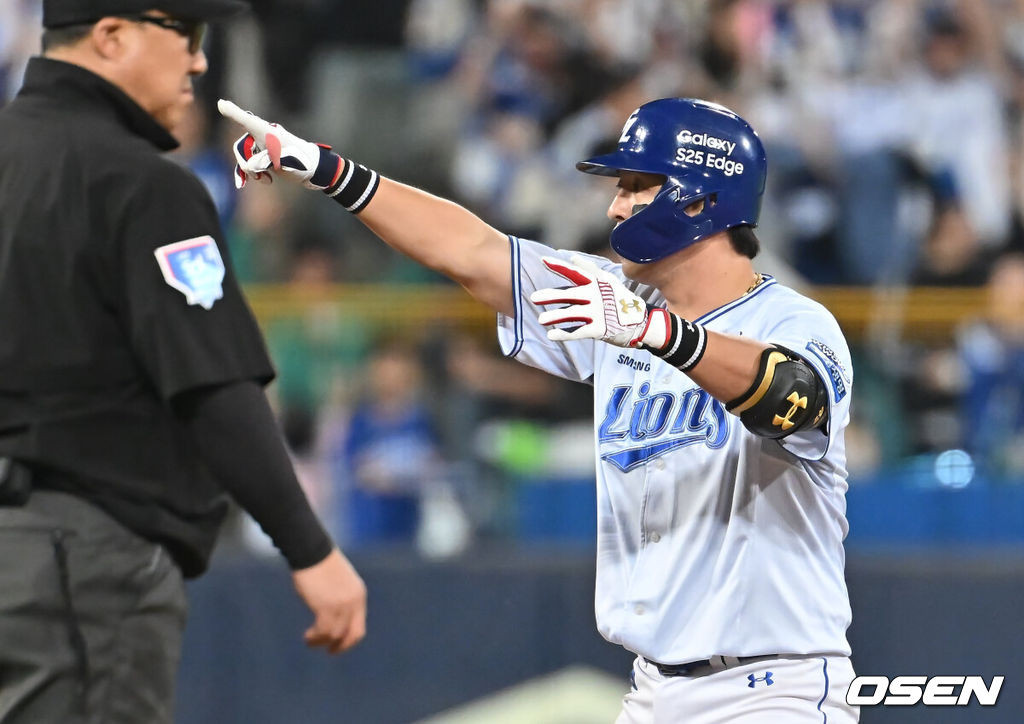 29일 대구삼성라이온즈파크에서 2025 신한 SOL 뱅크 KBO 리그 삼성 라이온즈와 롯데 자이언츠의 경기가 열렸다. 홈팀 삼성은 최원태가, 방문팀 롯데는 박세웅이 선발 출전했다. 삼성 라이온즈 강민호가 5회말 2사 1,2루 우익수 오른쪽 역전 2타점 2루타를 치고 세리머니를 하고 있다. 2025.05.29 / foto0307@osen.co.kr