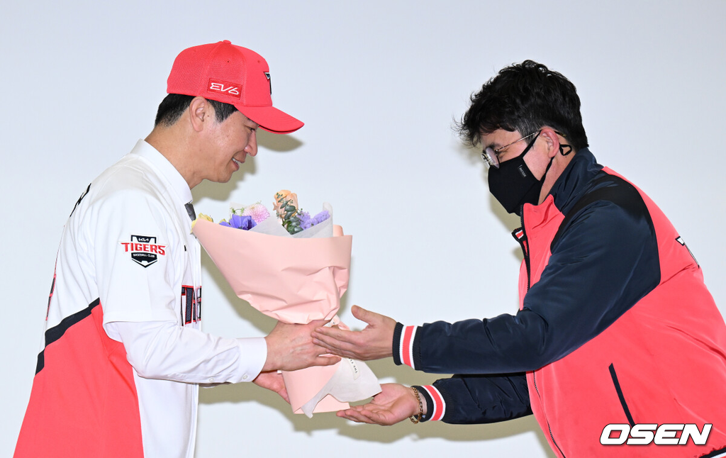 김종국 전 감독과 장정석 전 단장./OSEN DB