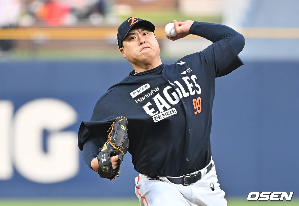 30일 창원NC파크에서 2025 신한 SOL 뱅크 KBO 리그 NC 다이노스와 한화 이글스의 경기가 열렸다. 홈팀 NC는 라일리가, 방문팀 한화는 류현진이 선발 출전했다. 한화 이글스 선발투수 류현진이 역투하고 있다. 2025.05.30 / foto0307@osen.co.kr