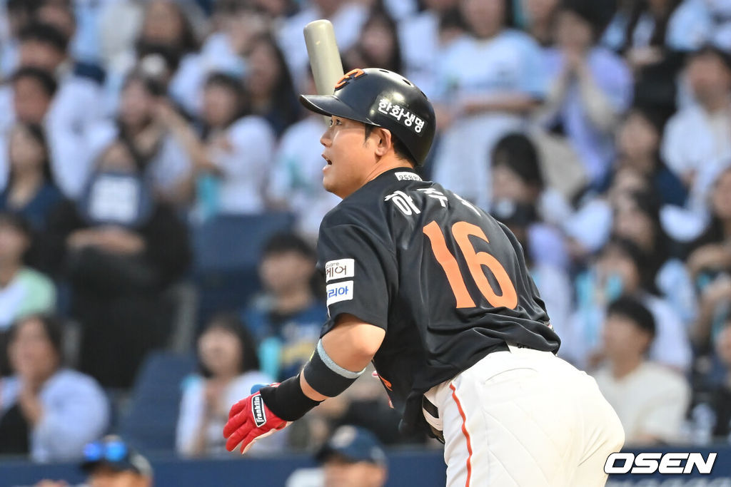 30일 창원NC파크에서 2025 신한 SOL 뱅크 KBO 리그 NC 다이노스와 한화 이글스의 경기가 열렸다. 홈팀 NC는 라일리가, 방문팀 한화는 류현진이 선발 출전했다. 한화 이글스 하주석이 3회초 1사 만루 중견수 앞 동점 1타점 적시타를 치고 있다. 2025.05.30 / foto0307@osen.co.kr