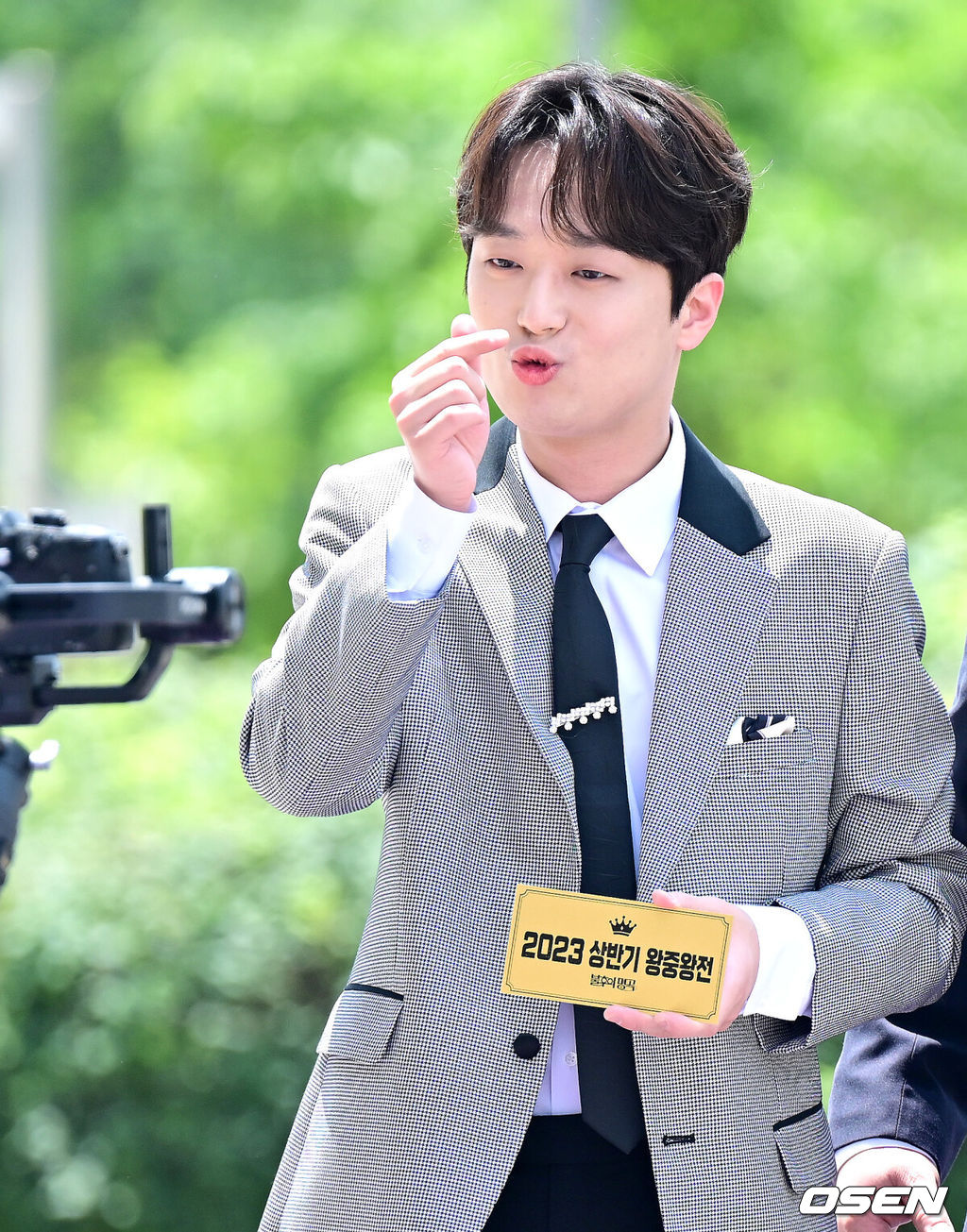 3일 오전 인천 남동체육관에서 KBS '불후의 명곡' 2023년 상반기 왕중왕전 레드카펫 행사가 열렸다.가수 이찬원이 레드카펫 행사에 참석해 포즈를 취하고 있다. 2023.07.03 / dreamer@osen.co.kr