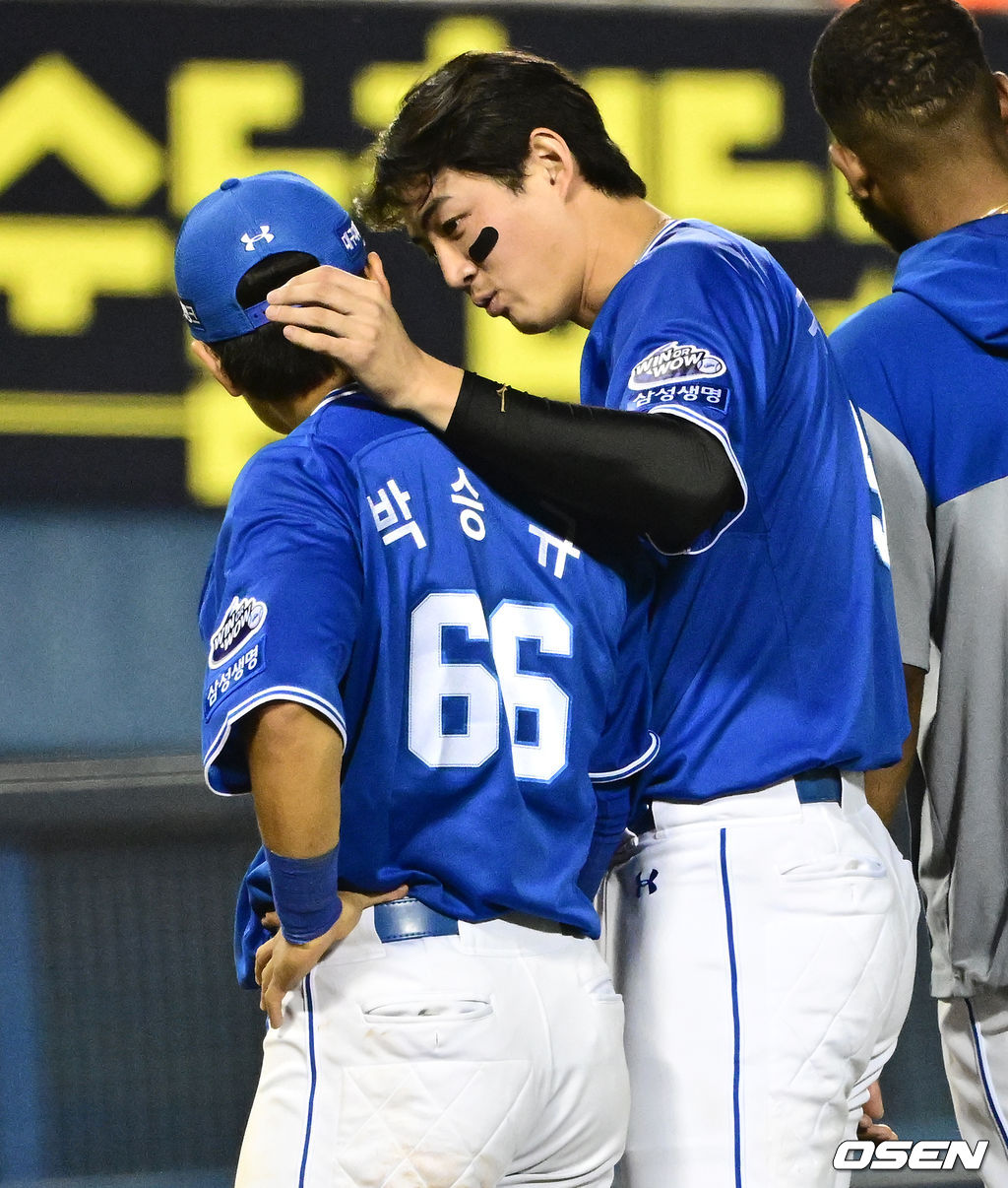 박승규를 격려하는 구자욱.