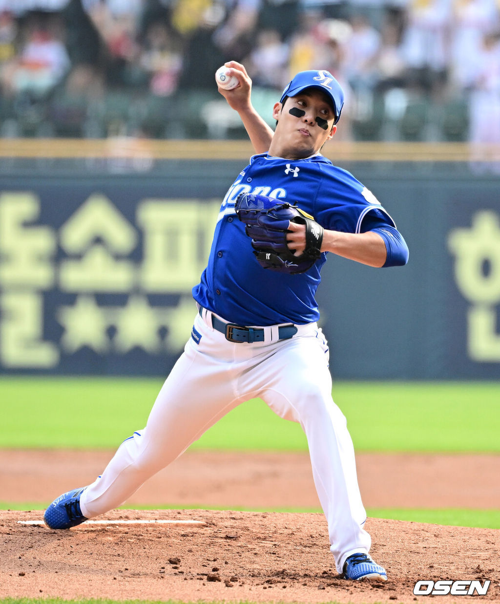 31일 오후 서울 잠실구장에서 ‘2025 신한 SOL Bank KBO리그’ LG 트윈스와 삼성 라이온즈의 경기가 열렸다.이날 LG는 치리노스, 삼성은 원태인을 선발투수로 내세웠다.1회말 삼성 원태인이 역투하고 있다. 2025.05.31 /jpnews@osen.co.kr