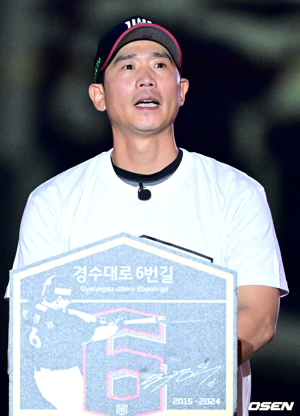 1일 수원 KT위즈파크에서 ‘2025 신한 SOL Bank KBO리그’ KT 위즈와 KIA 타이거즈의 경기가 열렸다.경기를 마치고 KT 박경수의 은퇴식이 진행됐다.박경수가 은퇴사를 전하고 있다. 2025.06.01 / dreamer@osen.co.kr