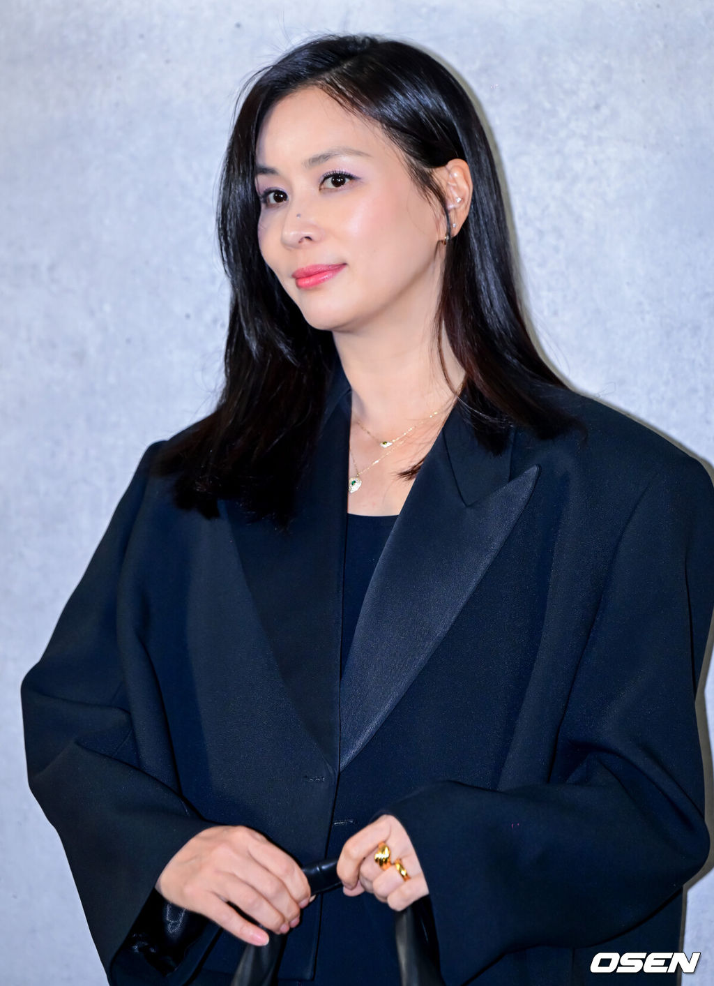 25일 오후 서울  성수동 레이어 스튜디오 27에서 럭셔리 디자이너 브랜드 포토행사가 열렸다.이날 배우 고소영, 정려원, 수현, 기은세, 김나영과 모델 한혜진이 참석해 자리를 빛냈다.배우 고소영이 포즈를 취하고 있다. 2024.04.25 /jpnews@osen.co.kr
