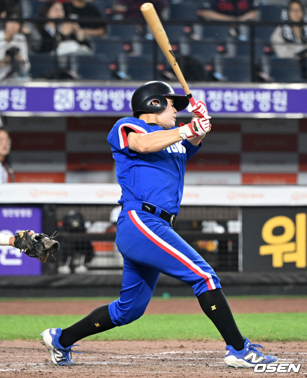 2일 오후 대전 한화생명볼파크에서 ‘제3회 한화이글스배 고교vs대학 올스타전’이 열렸다.올해로 3회째를 맞는 한화이글스배 고교vs대학 올스타전은 한화 구단과 KBSA가 공동으로 주최하는 이벤트 경기다.5회말 2사 2,3루에서 대학팀 김동휘가 2타점 적시 3루타를 치고 있다. 2025.06.02 /sunday@osen.co.kr
