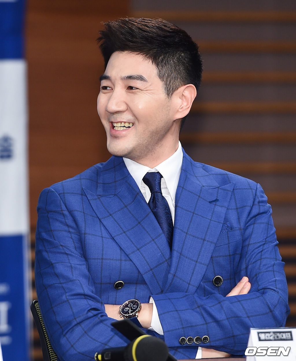 5일 오후 서울 상암 MBC 골든마우스홀에서 MBC 월화 미니시리즈 '웰컴2 라이프' 제작발표회가 진행됐다.‘웰컴2라이프’는 자신의 이득만 쫓던 악질 변호사가 사고로 평행 세계에 빨려 들어가 강직한 검사로 개과천선해 펼치는 로맨틱 코미디 수사물. 오늘 첫방송.배우 한상진이 미소 짓고 있다. / soul1014@osen.co.kr