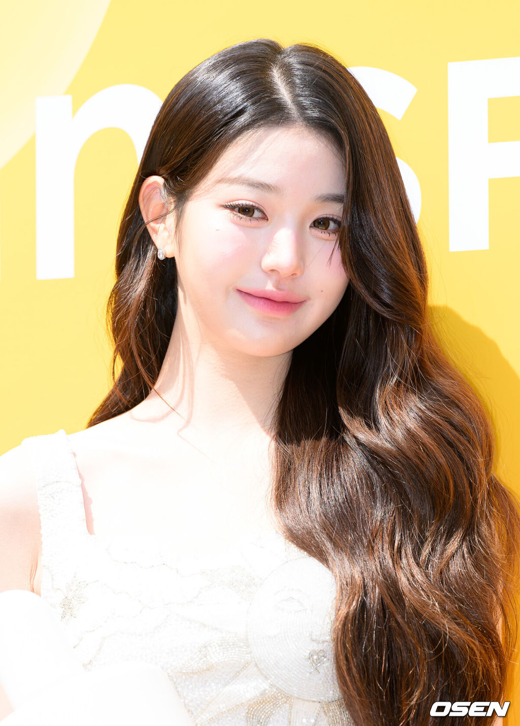 16일 오전 서울 성수동 팝업스토어에서 고효능 자연주의 브랜드의 신제품 팝업 오픈 행사가 열렸다. 장원영이 속한 아이브는 12일과 13일 일본 아이치 공연을 시작으로 일본 4개 도시를 순회하는 팬콘 투어 ‘2025 아이브 팬 콘서트 ‘아이브 스카우트’ 인 재팬’을 개최한다.그룹 아이브 장원영이 포토타임을 가지고 있다. 2025.04.16 /sunday@osen.co.kr