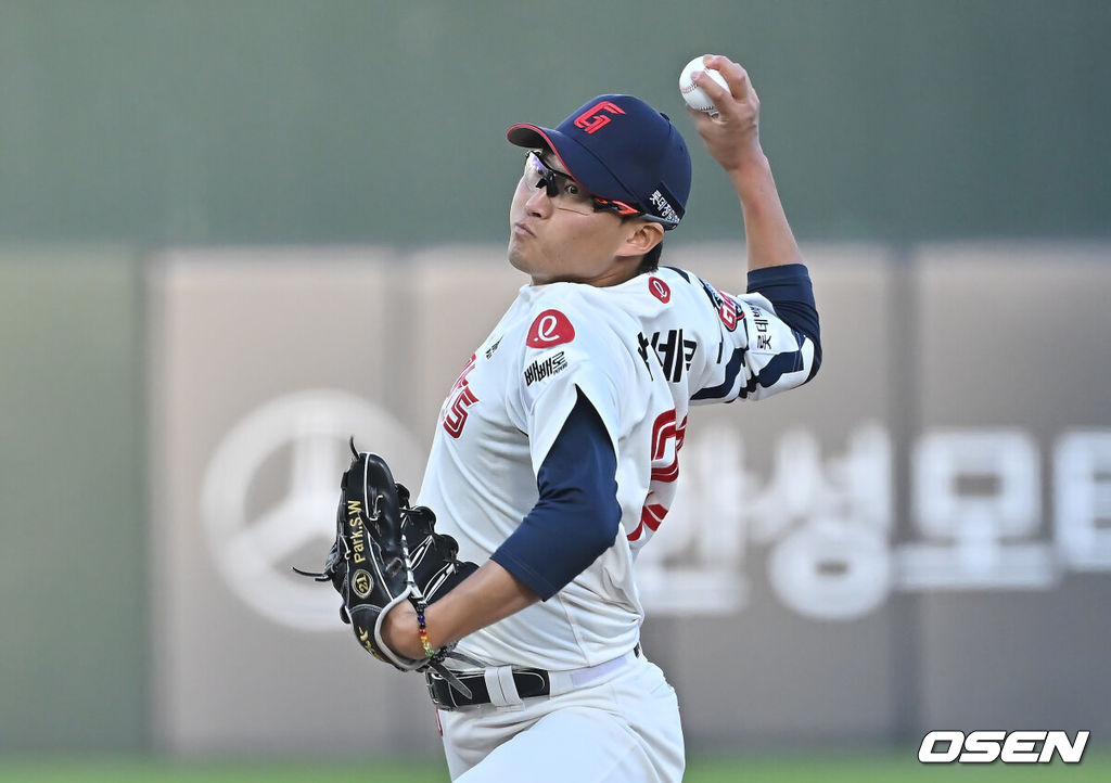 4일 부산 사직야구장에서 2025 신한 SOL 뱅크 KBO 리그 롯데 자이언츠와 키움 히어로즈의 경기가 열렸다. 홈팀 롯데는 박세웅이, 방문팀 키움은 김윤하가 선발 출전했다.롯데 자이언츠 선발 투수 박세웅이 역투하고 있다. 2025.06.04 / foto0307@osen.co.kr