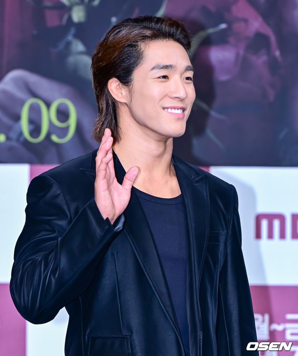 5일 오전 서울 상암동 MBC에서 MBC 새 일일드라마 ‘태양을 삼킨 여자’ 제작발표회가 열렸다.오는 9일(월) 첫 방송을 앞두고 있는 ‘태양을 삼킨 여자’는 피해자가 가해자로 둔갑한 세상, 하나뿐인 딸의 이름으로 재벌가에 맞선 한 여자의 처절한 복수극을 그린 작품이다. 배우 서하준이 포즈를 취하고 있다. 2025.06.05 /jpnews@osen.co.kr