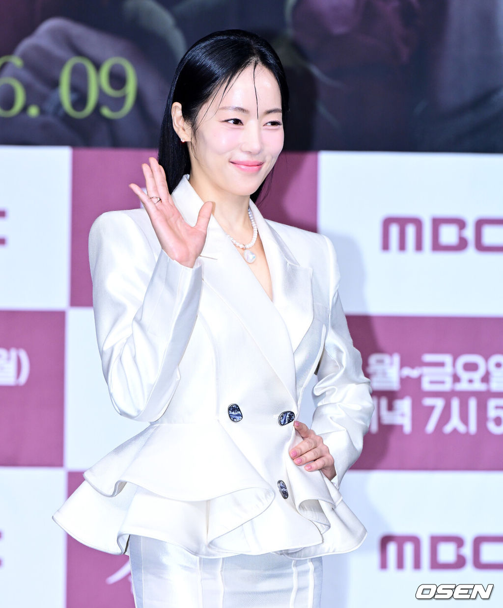 5일 오전 서울 상암동 MBC에서 MBC 새 일일드라마 ‘태양을 삼킨 여자’ 제작발표회가 열렸다.오는 9일(월) 첫 방송을 앞두고 있는 ‘태양을 삼킨 여자’는 피해자가 가해자로 둔갑한 세상, 하나뿐인 딸의 이름으로 재벌가에 맞선 한 여자의 처절한 복수극을 그린 작품이다. 배우 윤아정이 포즈를 취하고 있다. 2025.06.05 /jpnews@osen.co.kr