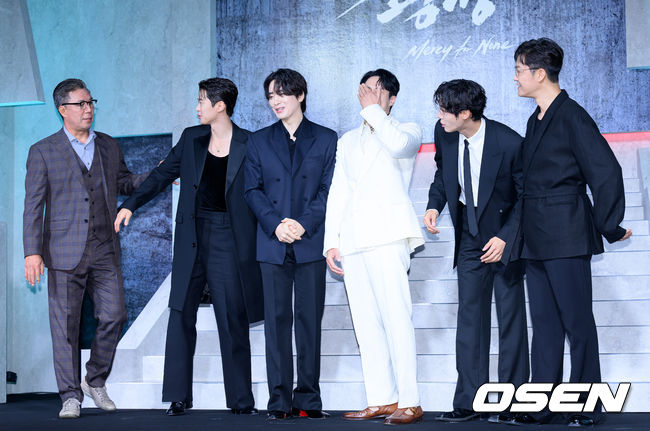 5일 서울 중구 앰배서더 서울 풀만 호텔 넷플릭스 시리즈 '광장' 제작발표회가 열렸다.