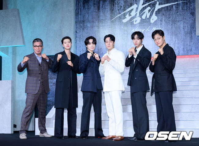 5일 서울 중구 앰배서더 서울 풀만 호텔 넷플릭스 시리즈 '광장' 제작발표회가 열렸다.