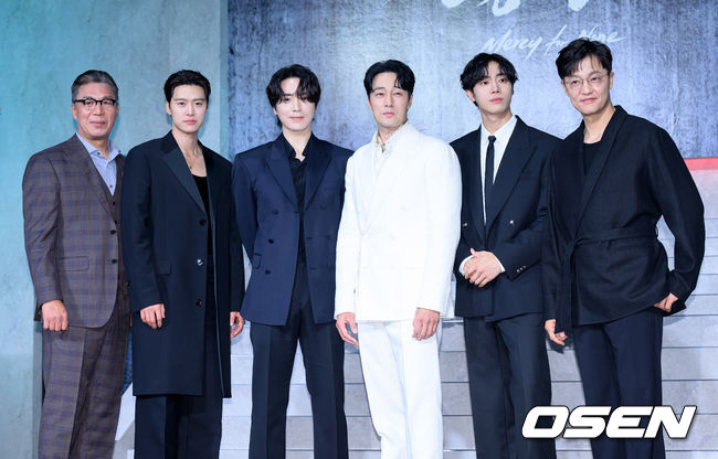 5일 서울 중구 앰배서더 서울 풀만 호텔 넷플릭스 시리즈 '광장' 제작발표회가 열렸다.