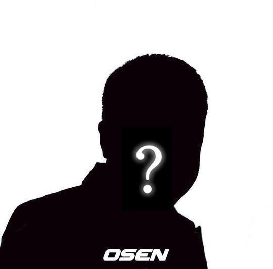 결혼 앞둔 뮤지컬 男배우, 후배 동료와 속옷 사진 유출..제작사 “공연 하차” [Oh!쎈 이슈]