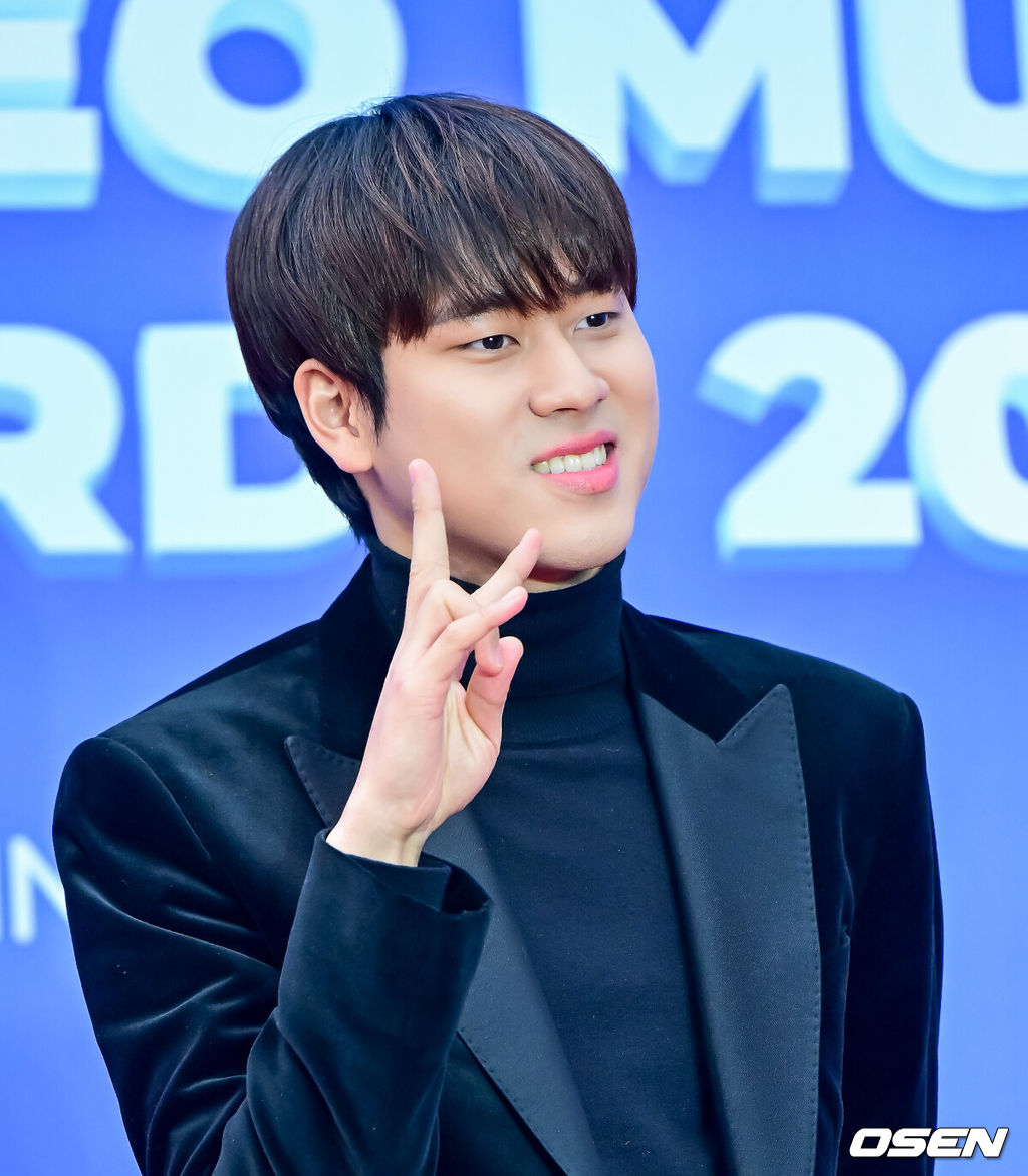 15일 오후 서울 장충동 장충체육관에서 ‘한터뮤직어워즈 2024’ 레드카펫 행사가 열렸다.1일 차인 이날 김재중, NOWADAYS(나우어데이즈), 민니, SAY MY NAME(세이마이네임), ARTMS(아르테미스), 연준, 이무진, EPEX(이펙스), 인순이, TXT(투모로우바이투게더), tripleS(트리플에스), 가희, 권인하, 김조한, 니콜, 브라이언, 앤디, 윤상, 정선아, 환희, 진영, 미연 등이 참석했다. 가수 이무진이 포즈를 취하고 있다. 2025.02.15 /jpnews@osen.co.kr