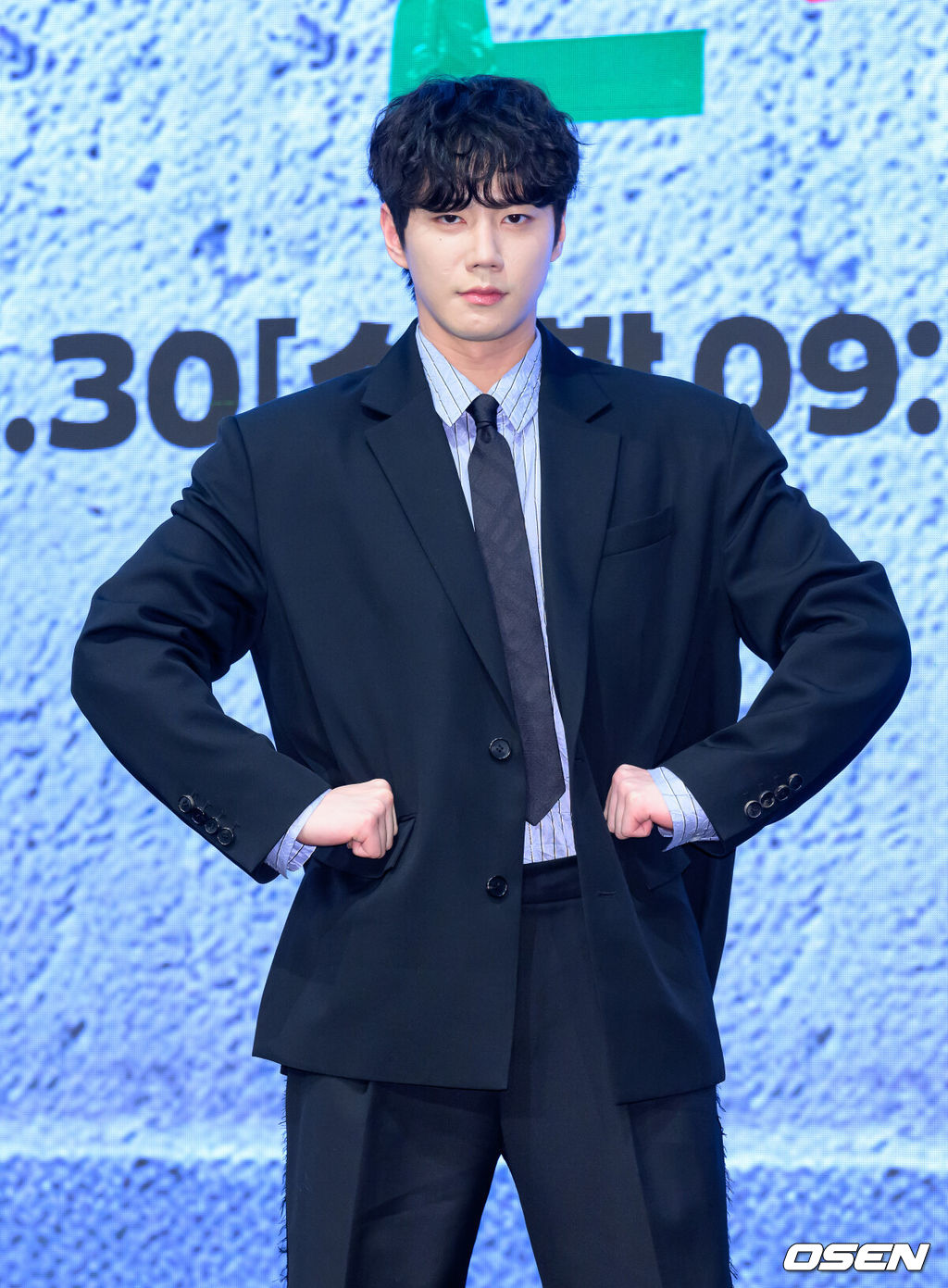 29일 오후 서울 구로구 더세인트에서 KBS 2TV 새 수목드라마 ‘24시 헬스클럽’ 제작발표회가 열렸다.‘24시 헬스클럽’은 근성이 넘치는 헬치광이 관장 도현중이 근심이 과다한 헬린이 회원들의 인생을 파격 교정하며 펼쳐지는 두근두근 근(筋)성장 코맨스(코믹 로맨스)다.배우 이준영이 포토타임을 가지고 있다. 2025.04.29 /sunday@osen.co.kr