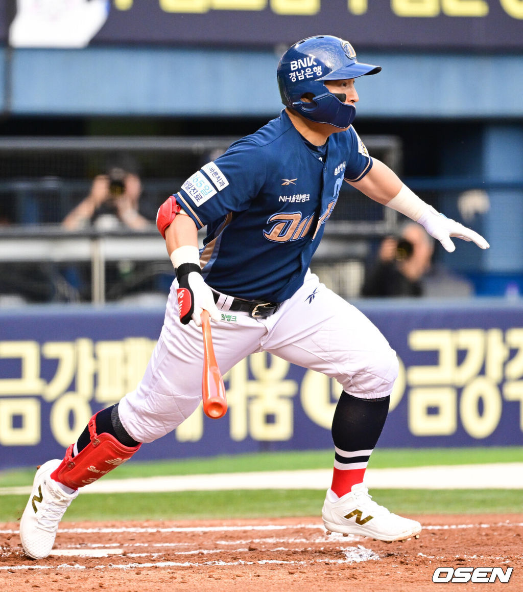 24일 오후 서울 잠실구장에서 2025 신한 SOL Bank KBO리그 두산 베어스와 NC 다이노스의 경기가 열렸다.두산은 최원준을 NC는 라일리를 선발 투수로 내세웠다.6회초 1사 2루 NC 손아섭이 다시 앞서가는 적시타를 날리고 있다. 2025.05.24 /cej@osen.co.kr
