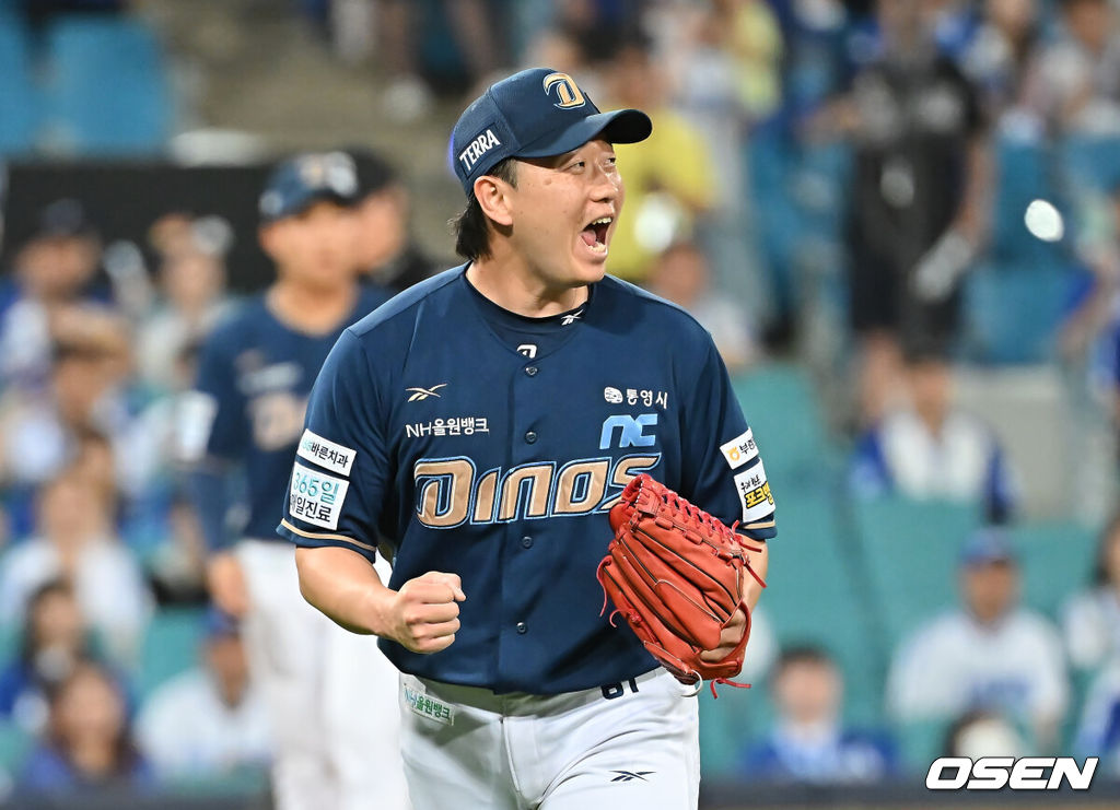 7일 대구삼성라이온즈파크에서 2025 신한 SOL 뱅크 KBO 리그 삼성 라이온즈와 NC 다이노스의 경기가 열렸다. 홈팀 삼성은 레예스가, 방문팀 NC는 신민혁이 선발 출전했다. NC 다이노스 배재환이 8회말 2사 1루 삼성 라이온즈 김지찬을 유격수 땅볼로 잡고 포효하고 있다. 2025.06.07 / foto0307@osen.co.kr
