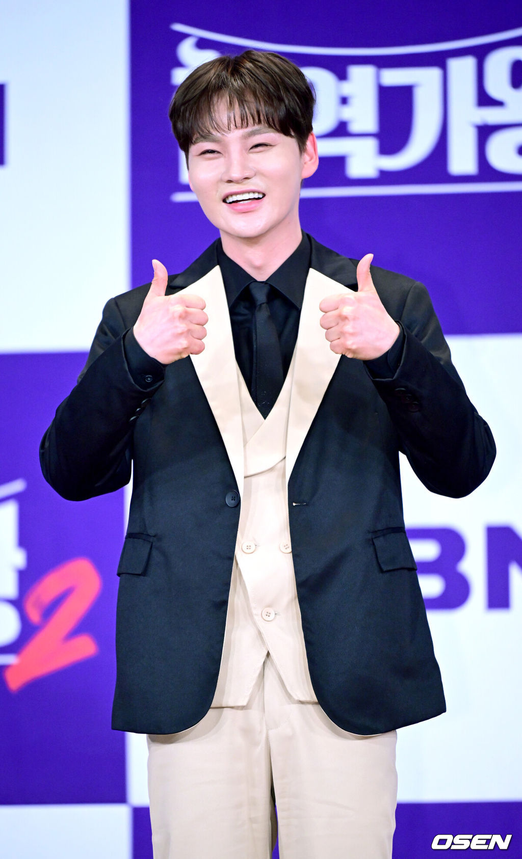 12일 오후 서울 상암동 누리꿈스퀘어 비즈니스타워에서 MBN '현역가왕2' 종영기념 기자간담회가 열렸다.'현역가왕2’는 박서진이 총점 4574점을 기록하며 최종 우승을 차지했다. 이어 진해성-에녹-신승태-김준수-최수호-강문경이 차례로 톱7을 완성했다. 가수 박서진이 포토타임을 하고 있다. 2025.03.12 / dreamer@osen.co.kr