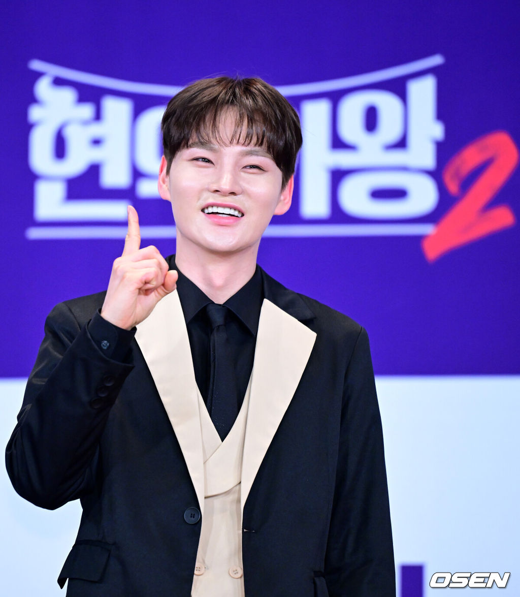 12일 오후 서울 상암동 누리꿈스퀘어 비즈니스타워에서 MBN '현역가왕2' 종영기념 기자간담회가 열렸다.'현역가왕2’는 박서진이 총점 4574점을 기록하며 최종 우승을 차지했다. 이어 진해성-에녹-신승태-김준수-최수호-강문경이 차례로 톱7을 완성했다. 가수 박서진이 포토타임을 하고 있다. 2025.03.12 / dreamer@osen.co.kr