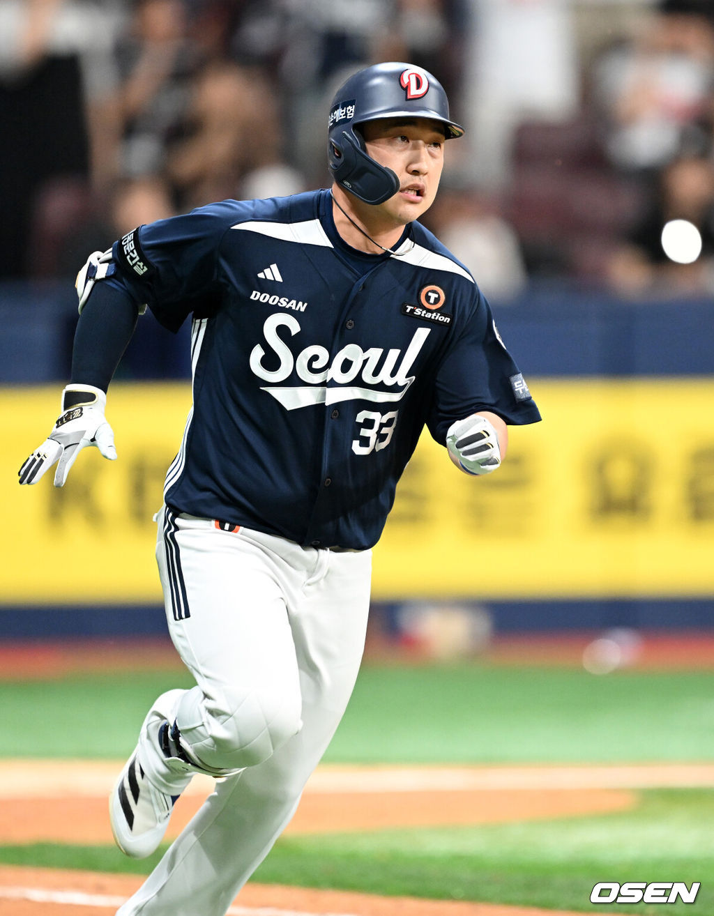 1일 오후 서울 고척스카이돔에서 2025 신한 SOL Bank KBO리그 키움 히어로즈와 두산 베어스의 경기가 열렸다.키움은 알칸타라, 두산은 최승용을 선발 투수로 내세웠다.9회초 무사 1루에서 두산 김인태가 우전 안타를 치고 그라운드를 달리고 있다. 2025.06.01 /sunday@osen.co.kr