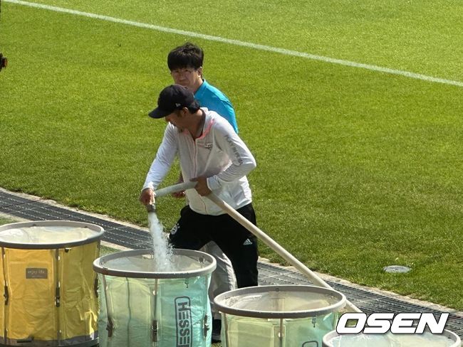 [사진] 냉찜질 시설도 야외에 마련됐다